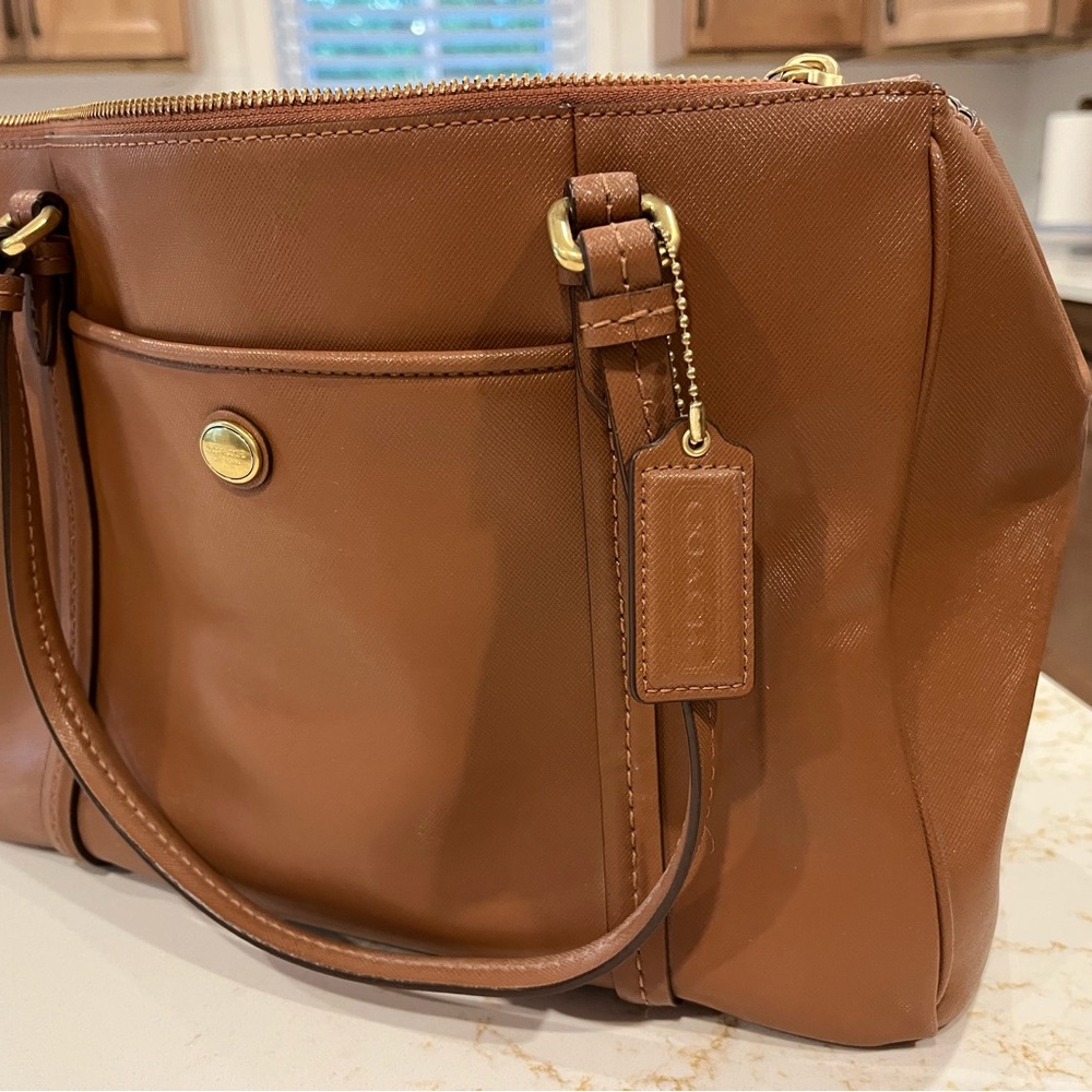 Elegant Brown Leather Handbag